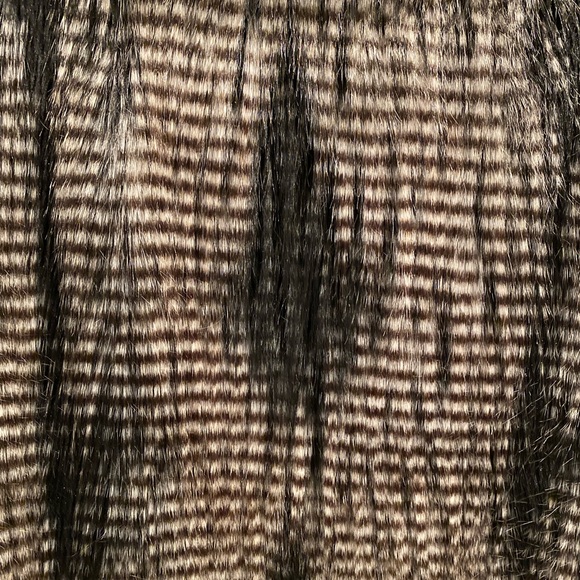 H&M Divided Faux Fur Vest Size 14US Like New - Picture 4 of 5